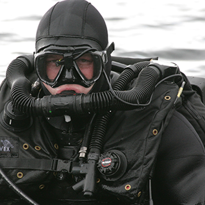 JFD is continuing to add to its range of reliable rebreathers by bringing out a new version of its Stealth military rebreather, CDLSE, with added features and capabilities.